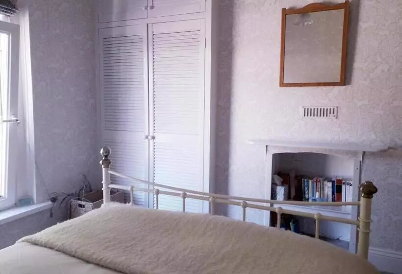 Aamiaismajoitus (B&B) Tŷ Selah, Rugby Ave, Neath