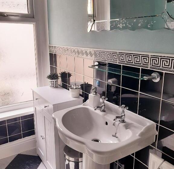 مبيت وإفطار Tŷ Selah, Rugby Ave, Neath