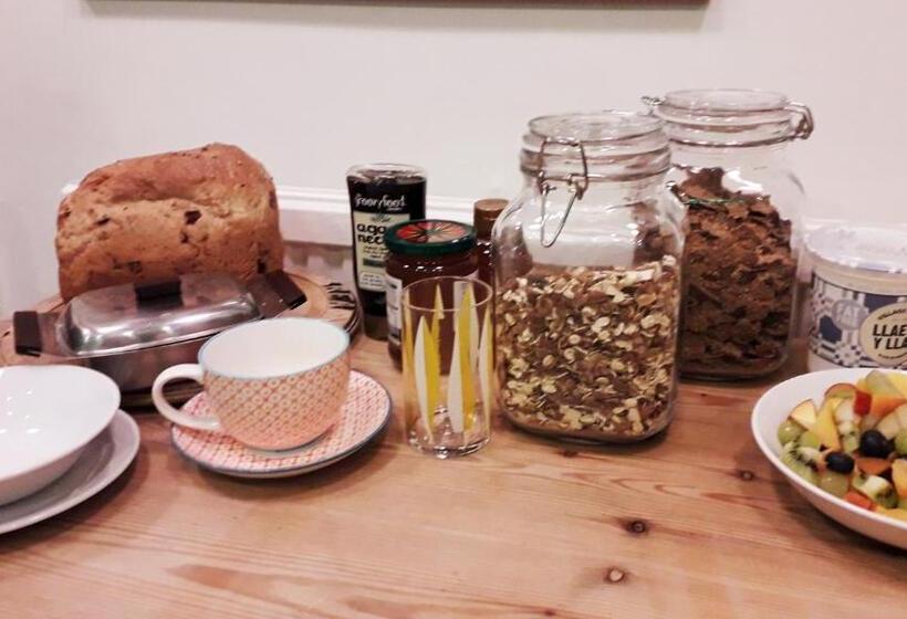 مبيت وإفطار Tŷ Selah, Rugby Ave, Neath