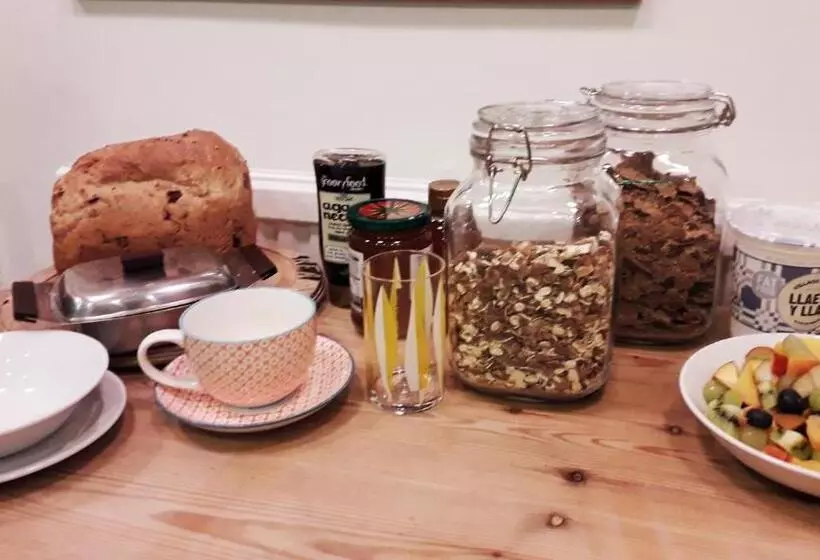 Aamiaismajoitus (B&B) Tŷ Selah, Rugby Ave, Neath