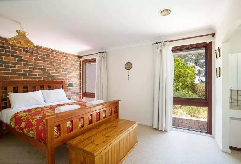 Rosella Retreat
