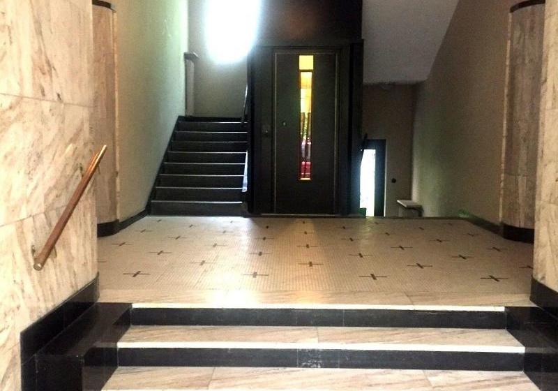 호텔 Rooms City Center