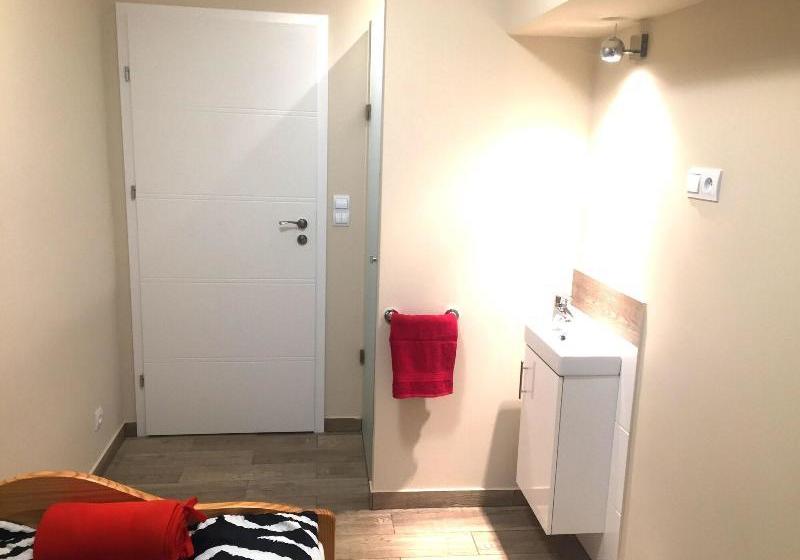 호텔 Rooms City Center