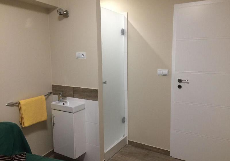 호텔 Rooms City Center