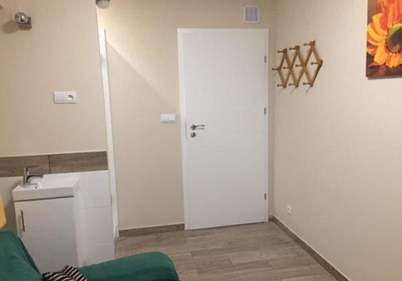 호텔 Rooms City Center