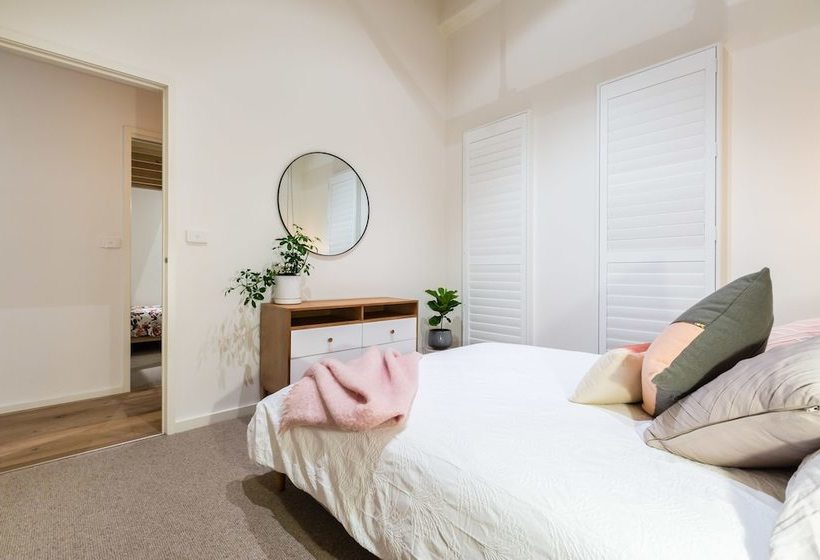 Isla, 2bdr Fitzroy Apartment