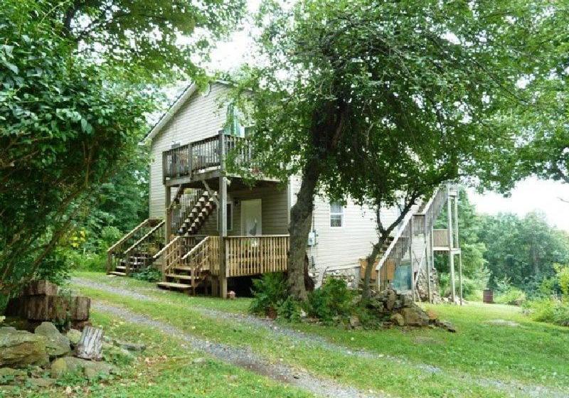 Mountain_roots_lodging