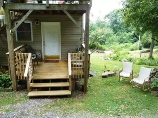 Mountain_roots_lodging