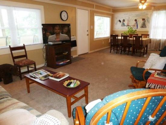 Mountain_roots_lodging