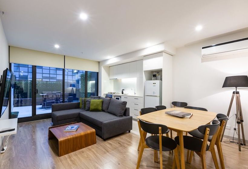 Raphael, 2bdr Carlton Apartment