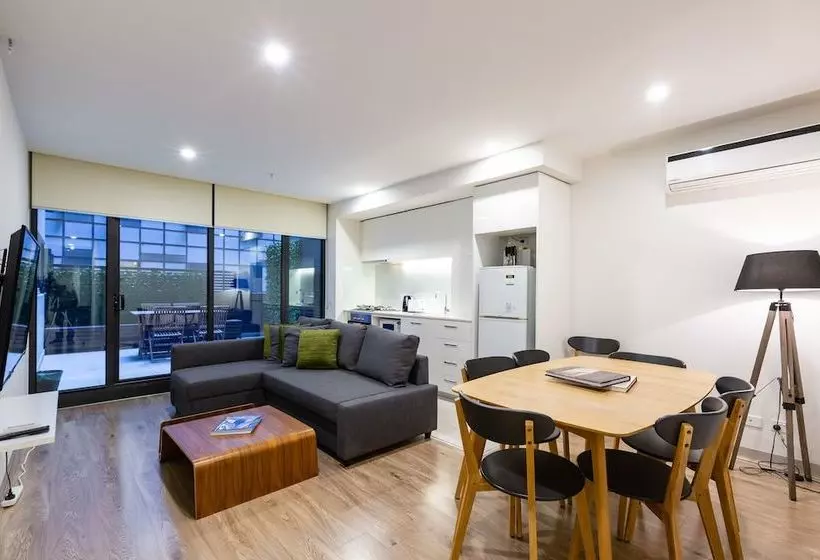Raphael, 2bdr Carlton Apartment