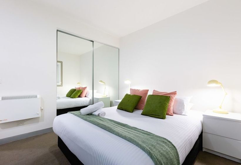 Raphael, 2bdr Carlton Apartment