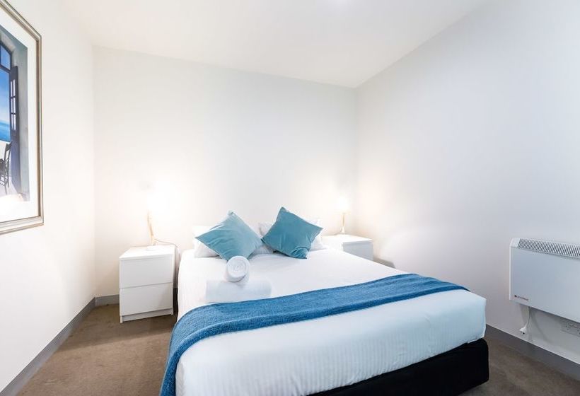 Raphael, 2bdr Carlton Apartment