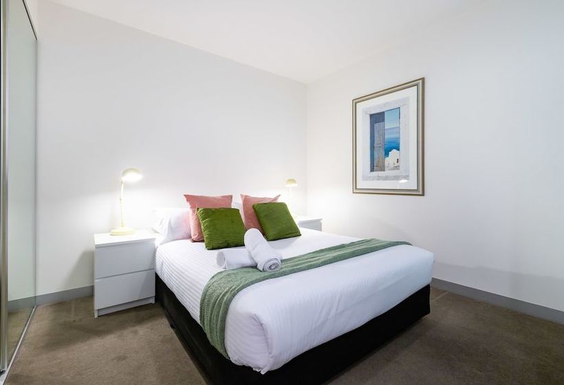 Raphael, 2bdr Carlton Apartment