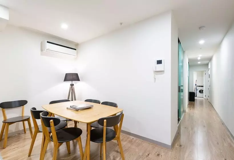 Raphael, 2bdr Carlton Apartment