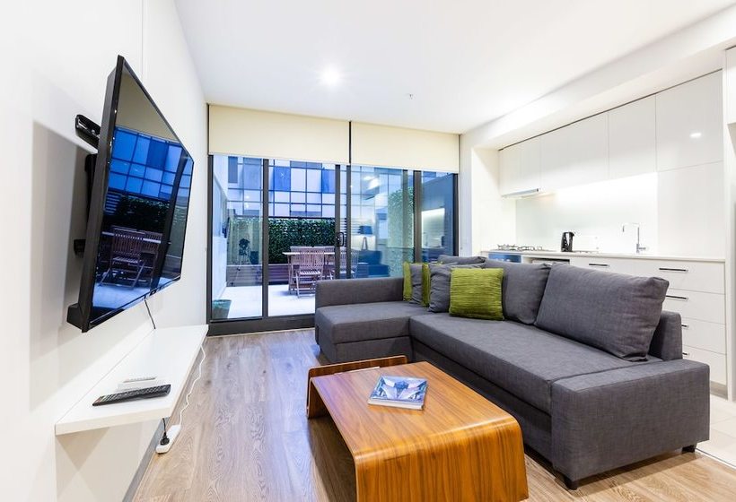 Raphael, 2bdr Carlton Apartment