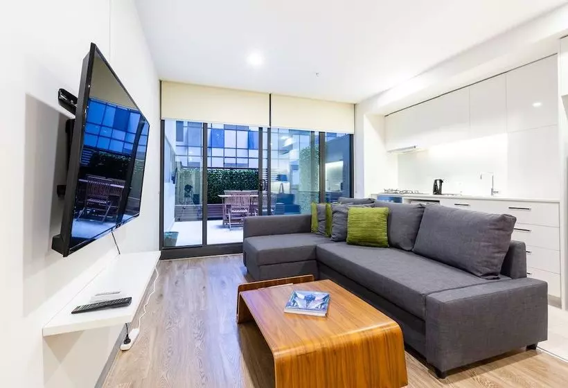 Raphael, 2bdr Carlton Apartment