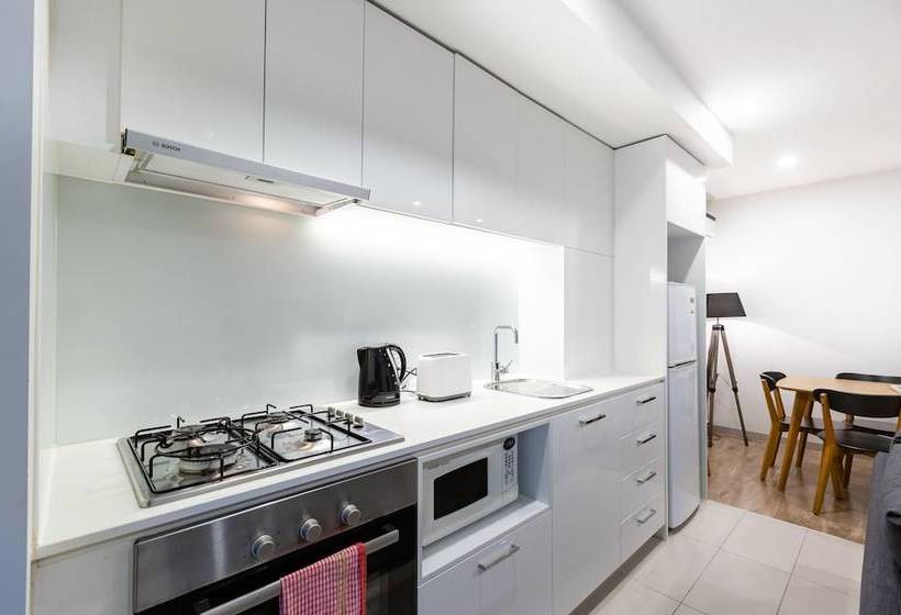 Raphael, 2bdr Carlton Apartment