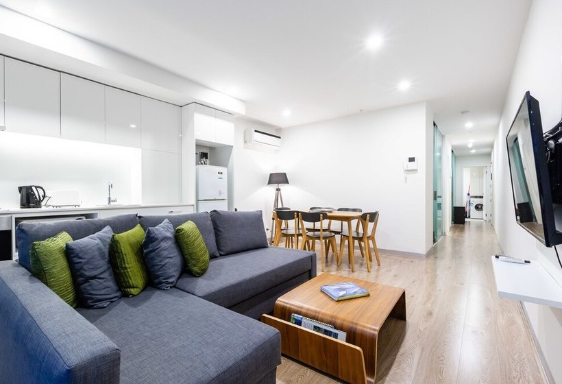 Raphael, 2bdr Carlton Apartment