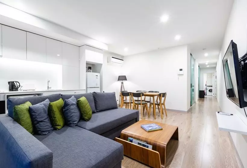Raphael, 2bdr Carlton Apartment