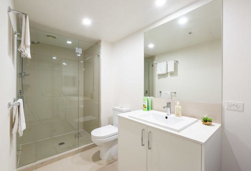 Raphael, 2bdr Carlton Apartment