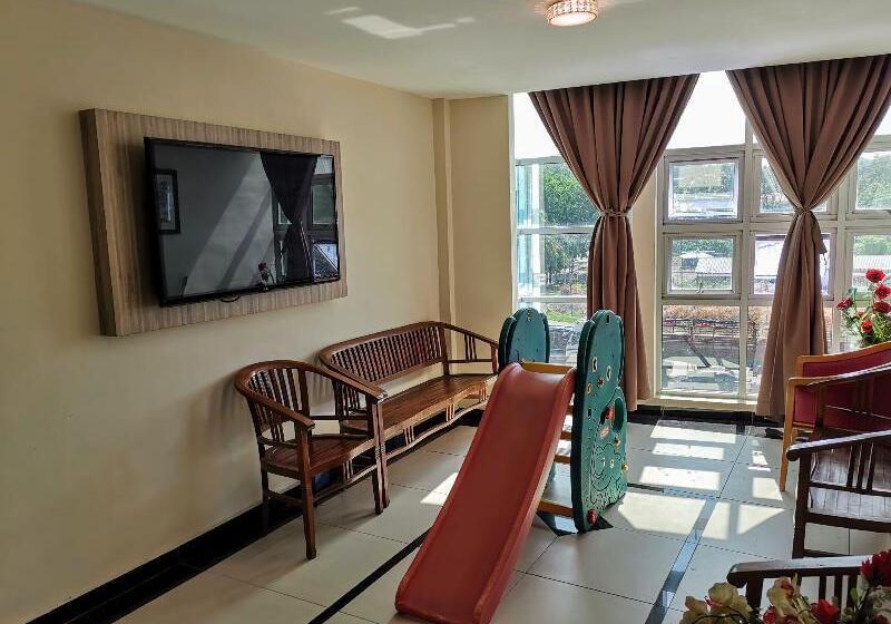 Отель Centre Point Tampin