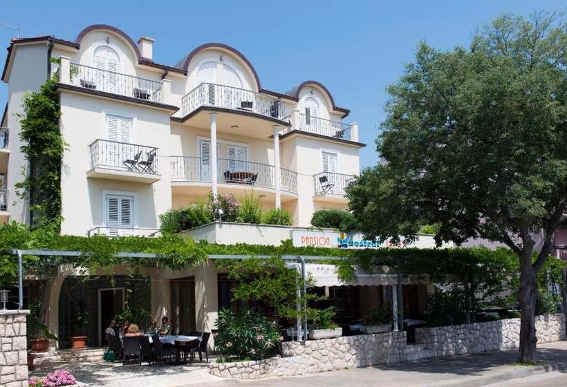 בית מלון כפרי Pansion Maestral