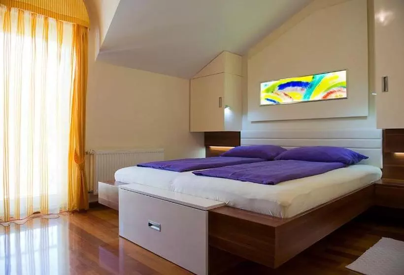 Hotelli Pansion Maestral