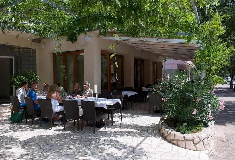 Hotelli Pansion Maestral