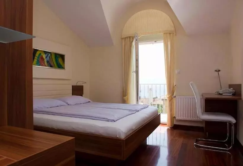 Hotelli Pansion Maestral