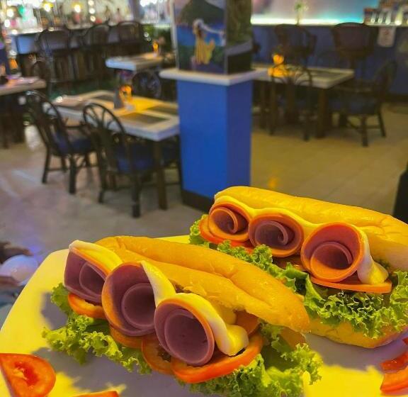 ホテル San Antonio Beach Guesthouse & Restaurant