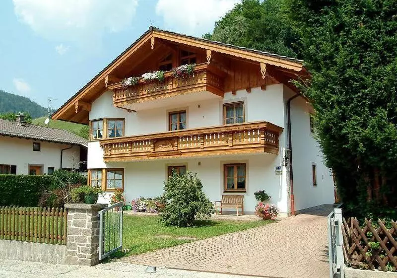 Hotelli Landhaus Weiß