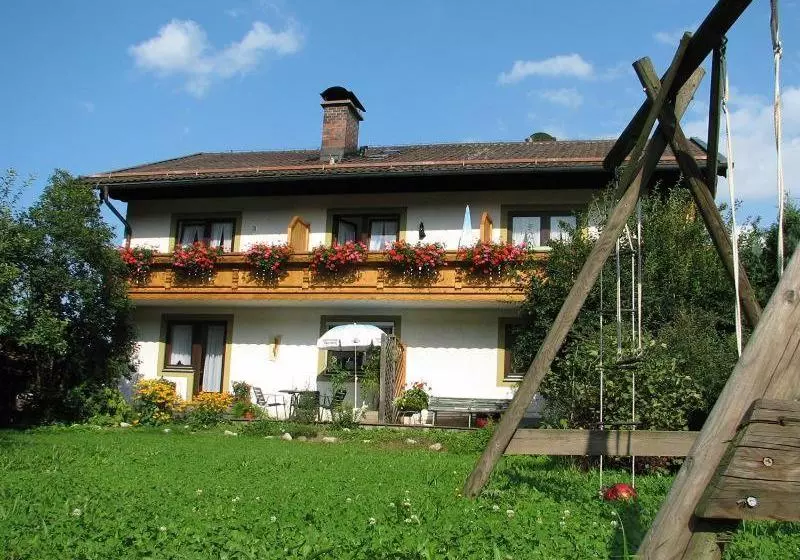 Hotelli Landhaus Weiß