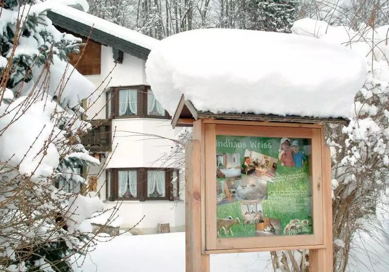 Hotelli Landhaus Weiß