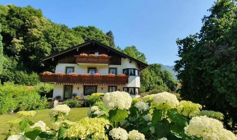 Hotelli Landhaus Weiß