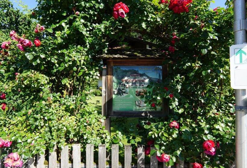 Отель Landhaus Weiß