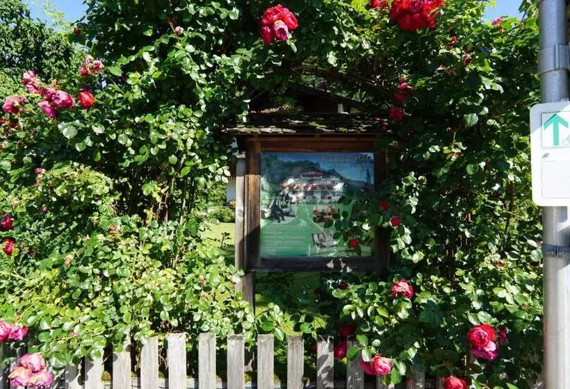 Hotelli Landhaus Weiß