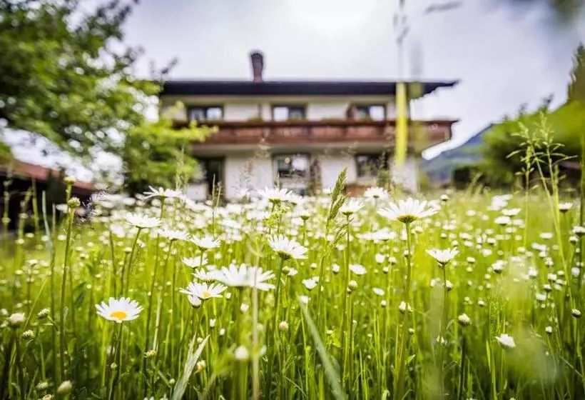 Hotelli Landhaus Weiß