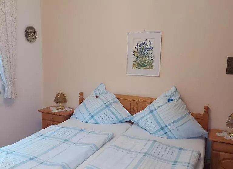 Hotelli Landhaus Weiß