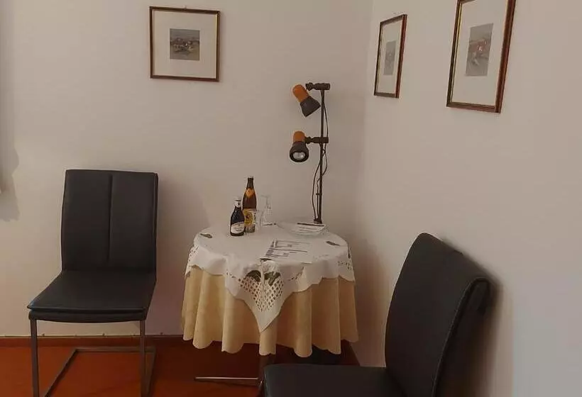 Hotelli Landhaus Weiß