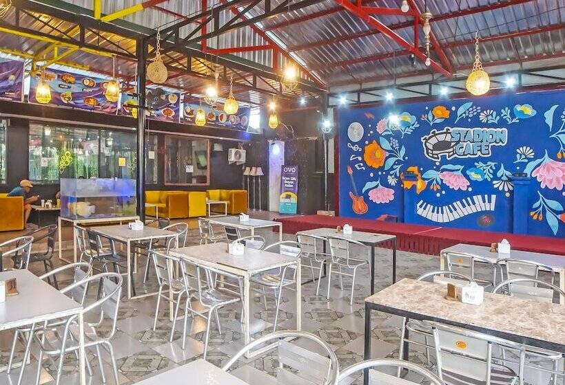 בית מלון כפרי Oyo 990 Stadion Residence