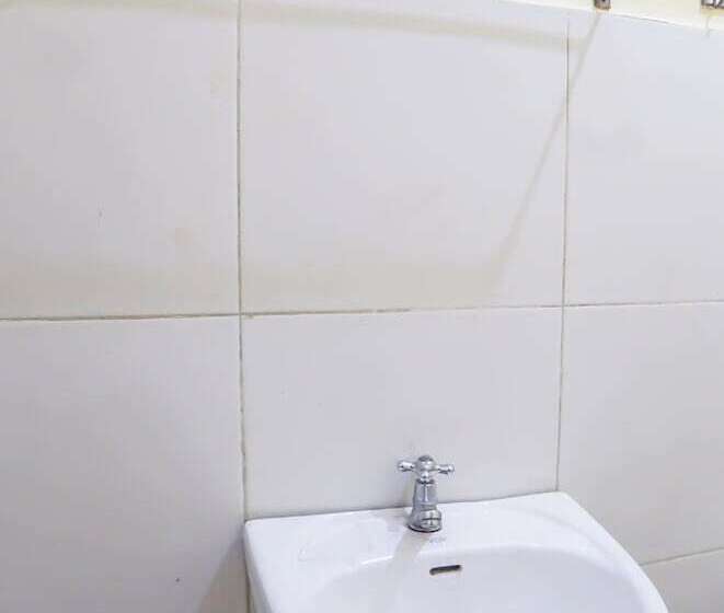 בית מלון כפרי Oyo 990 Stadion Residence