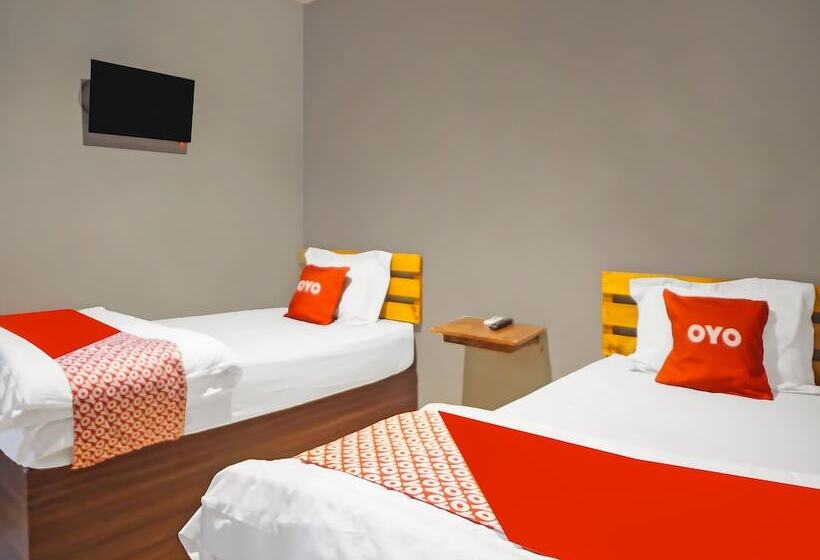 בית מלון כפרי Oyo 990 Stadion Residence