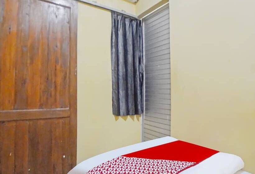 בית מלון כפרי Oyo 990 Stadion Residence