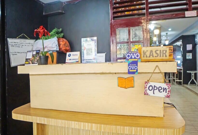 בית מלון כפרי Oyo 990 Stadion Residence