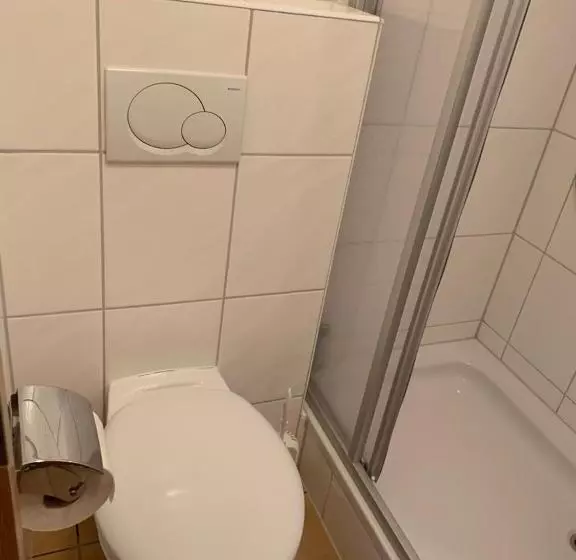 هتل Zur Linde