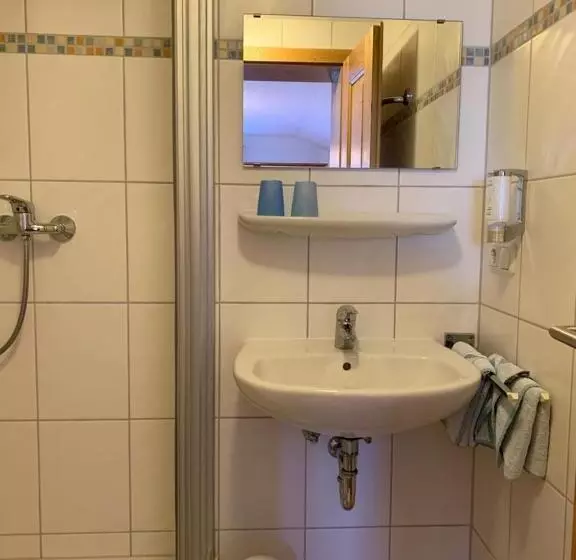 هتل Zur Linde