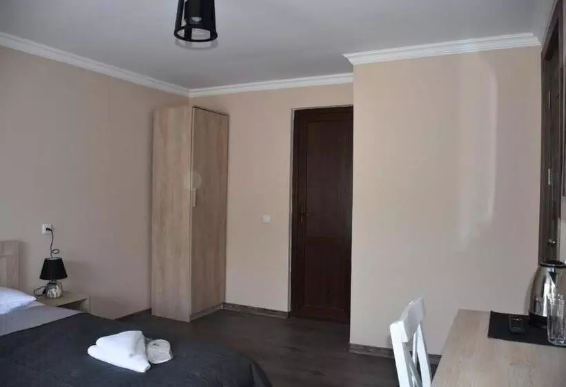 مسافرخانه Nikala's House