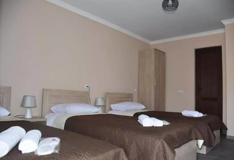 مسافرخانه Nikala's House