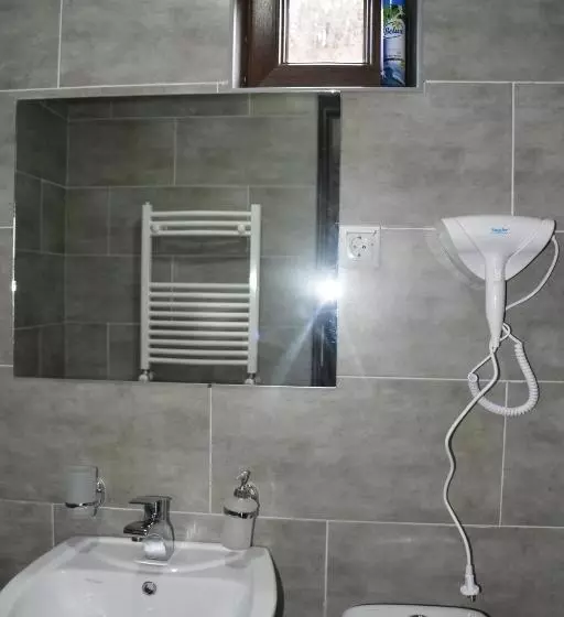 مسافرخانه Nikala's House